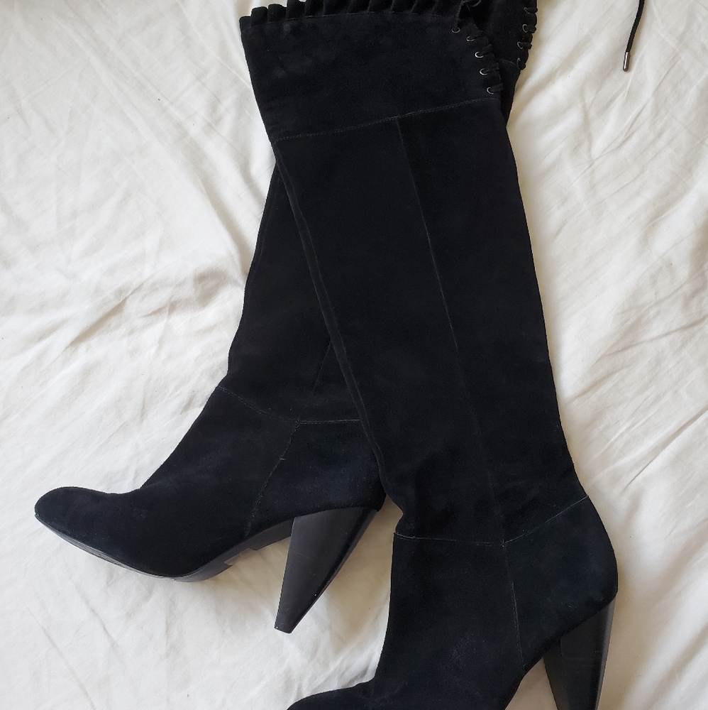 BCBG SIZE 7.5 KNEE HIGH GEN. SUEDE BOOTS